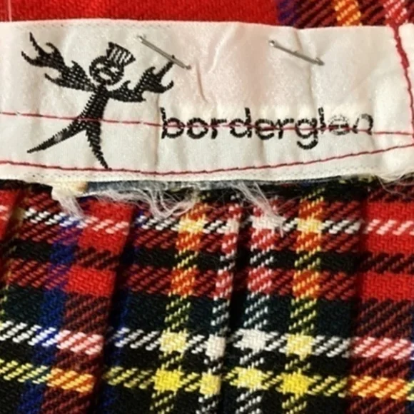 Borderglen Wool Wrap Wool Skirt Kilt in Red and Black Plaid - Picture 6 of 6